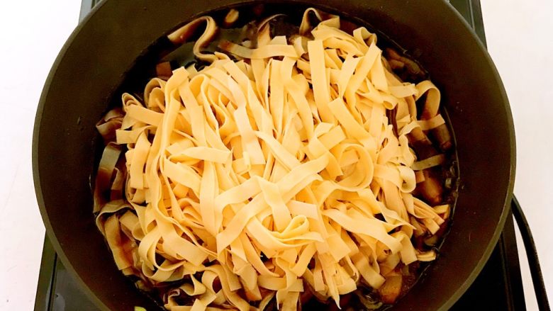 10分钟快手菜 红烧豆丝,加入豆丝