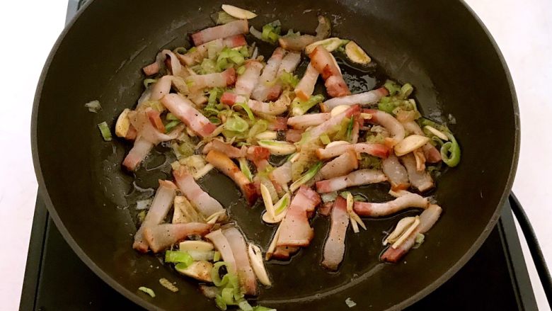 10分钟快手菜 红烧豆丝,煸炒均匀