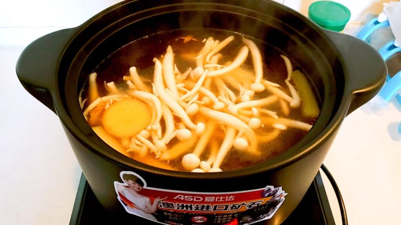 菌类料理+砂锅菌菇汤,加入白玉菇