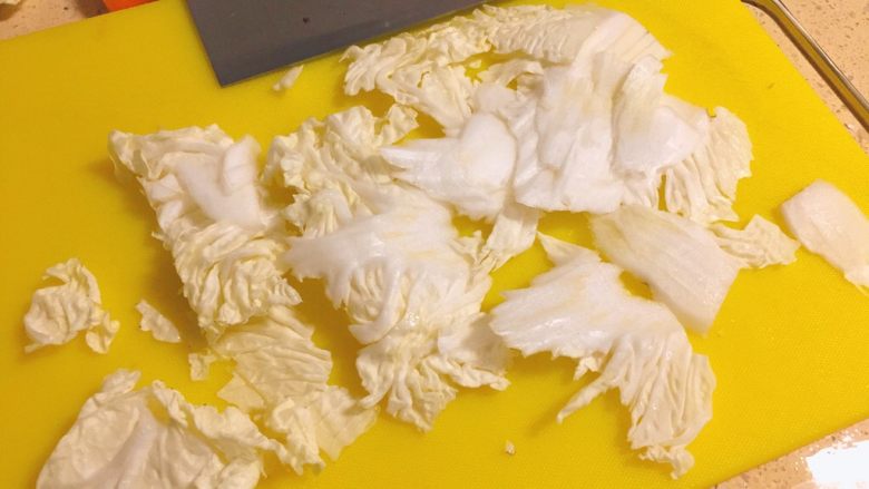 黑白菜★实用快手系列「白菜炒木耳」,切完的状态,大概就这样。