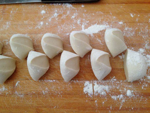 年味饺子——经典韭菜虾仁馅（久财之意，用之不竭）,切大小一致的剂子