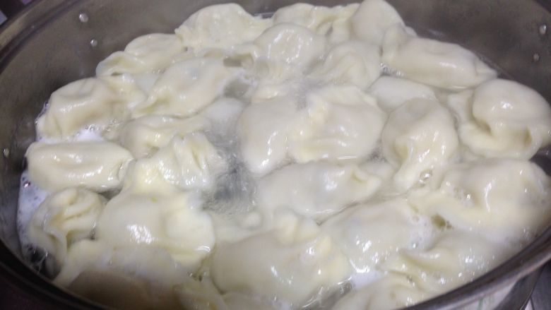 年味饺子——经典韭菜虾仁馅（久财之意，用之不竭）,锅内加水烧开，下入饺子煮熟即可食用