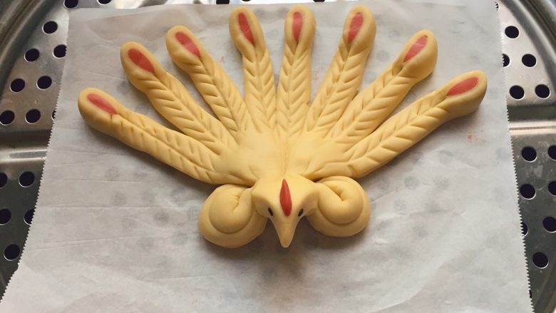 美丽的小鸟,做好的小鸟不需要二发,直接上锅蒸制,上汽后蒸20分钟左右,关火焖5分钟即可。