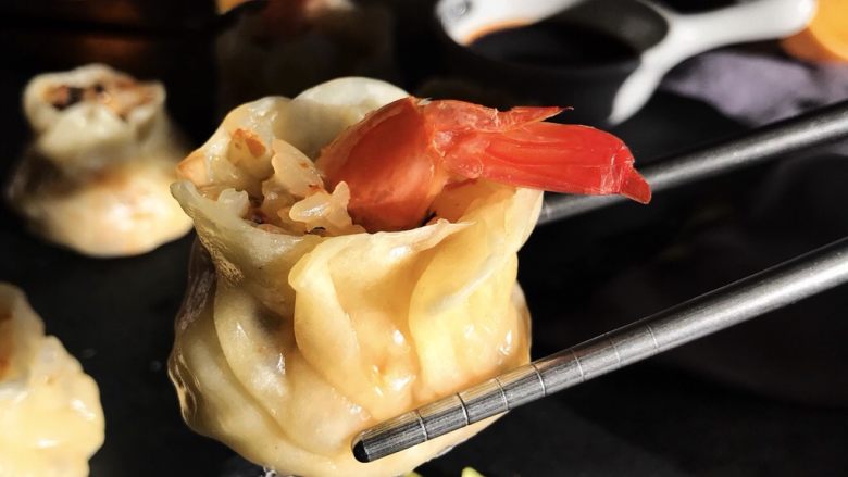 #宝宝辅食#香菇虾仁糯米烧卖 24M+,蒸好后蘸些料汁,吃起来超级软糯,加了香菇后不仅香味十足,混合着虾的鲜美,简直美味。