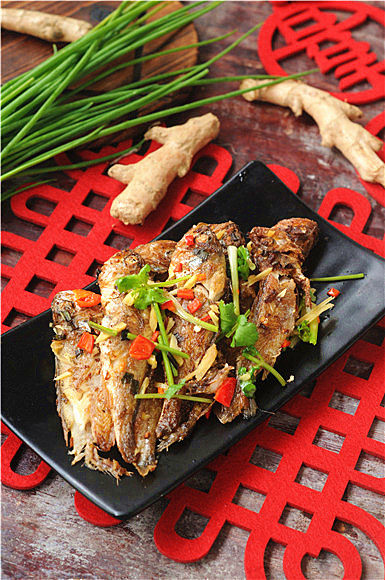 干煎小黄鱼,酥香入味哦