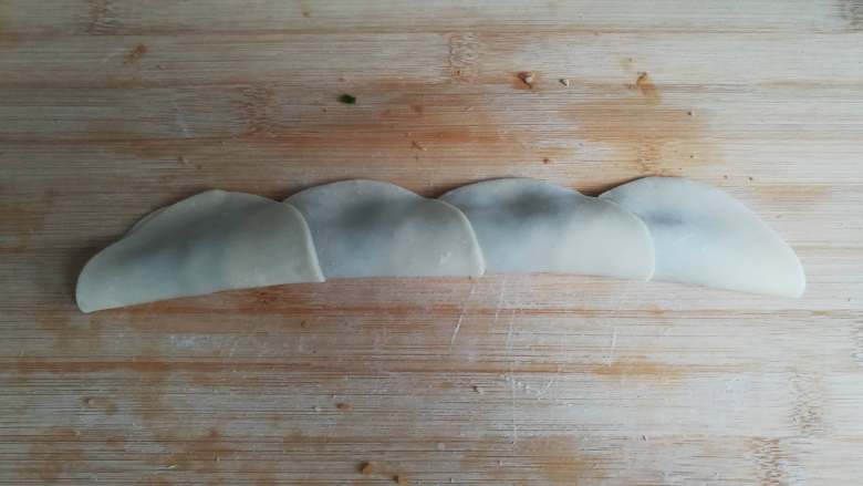 狗粮——玫瑰饺子,不需捏紧,稍微粘合一下即可
