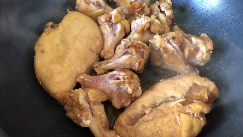 健身食谱-照烧鸡肉乌冬面,鸡胸肉也要翻面煎一下哦