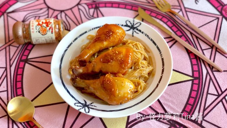 健身食谱-照烧鸡肉乌冬面,撒上的是日本带回来的辣味芝麻，面条换成了普通的中式面，也一样好吃~不过是糯糯的，不像乌冬面有嚼劲