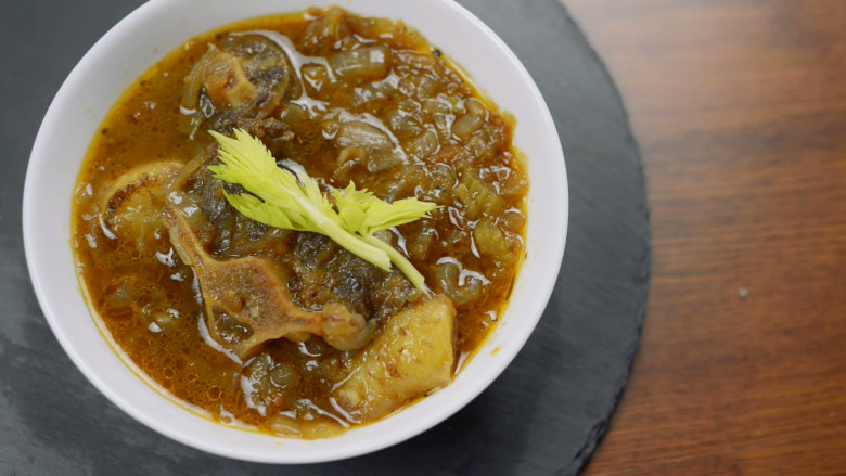 电饭煲红酒烩牛尾,完成啦~肉还保持很好的弹性哦