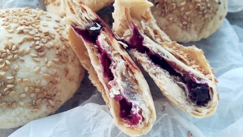 蓝莓酥饼,蓝莓酱馅儿,非常诱人!
