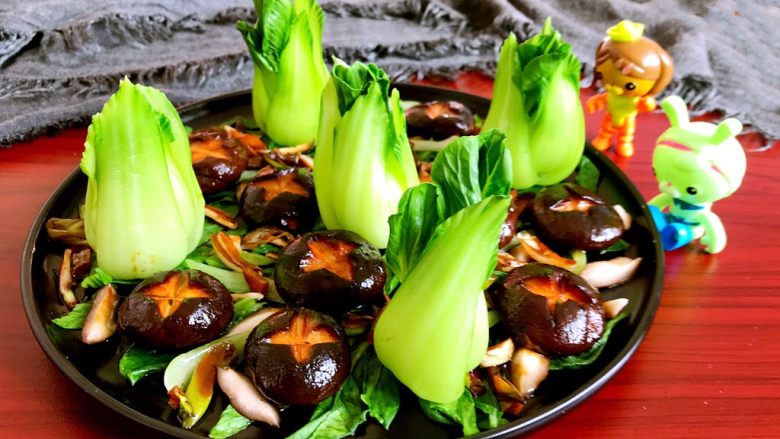 香菇菜胆,这道香菇菜胆做好了,油菜清脆,香菇鲜香,好吃好看,颜值爆表~