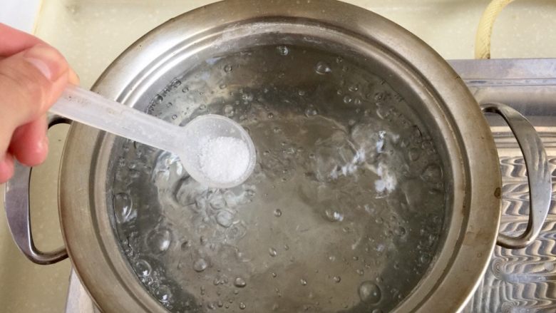 我爱蒜蓉系列➕蒜香鲍汁杏鲍菇,可以重新烧水,也可直接用烫杏鲍菇的水,加入少许食盐