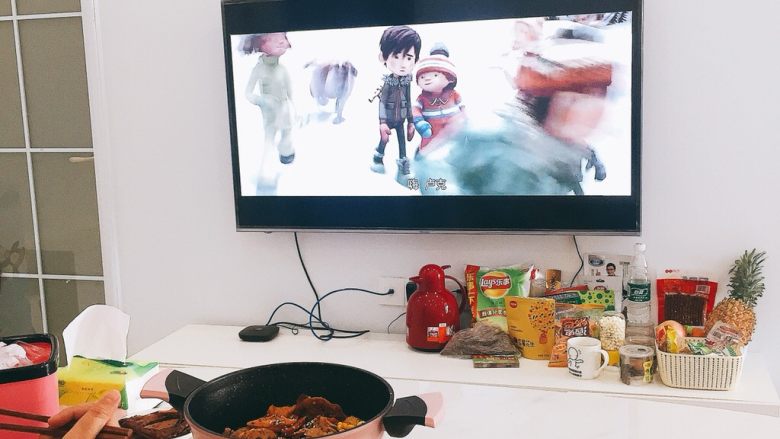 麻辣香锅🍲,和妹妹一边看电影🎬一边享用美食🍲