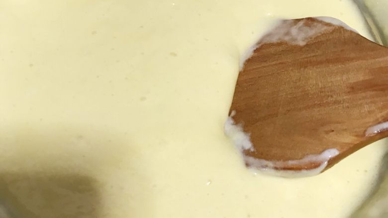 智能电饭煲——酸奶蛋糕,就像炒菜一样翻炒搅拌,这是搅拌好的状态