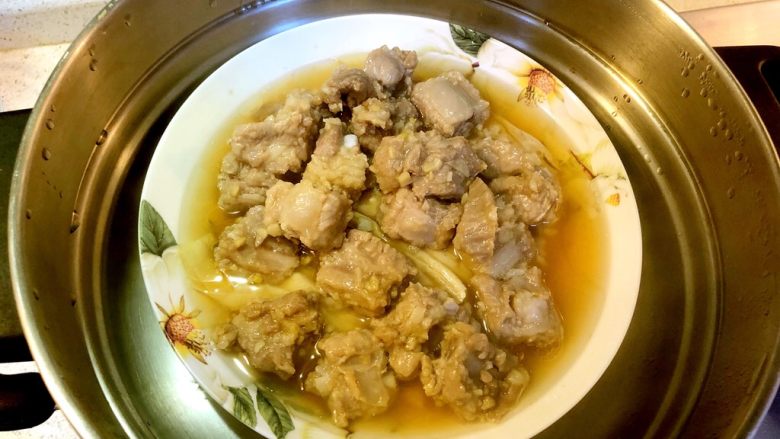 粤式蒸排骨,15分钟到!揭盖起锅。