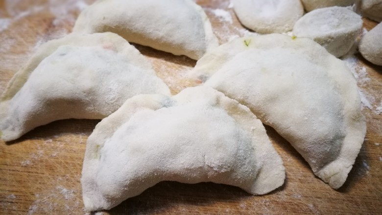 过小年啦~铜钱饺子发发发,包出四个饺子