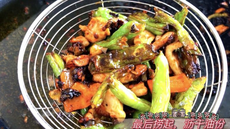 营养丰盛的瘦身餐,沥干油,捞出备用
