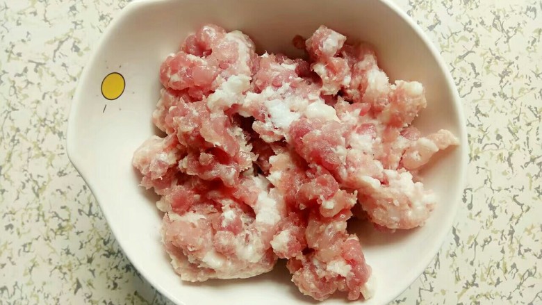 河粉包肉之卷河粉,白菜掉水的同时搅拌好<a style='color:red;display:inline-block;' href='/shicai/ 442'>肉末</a>