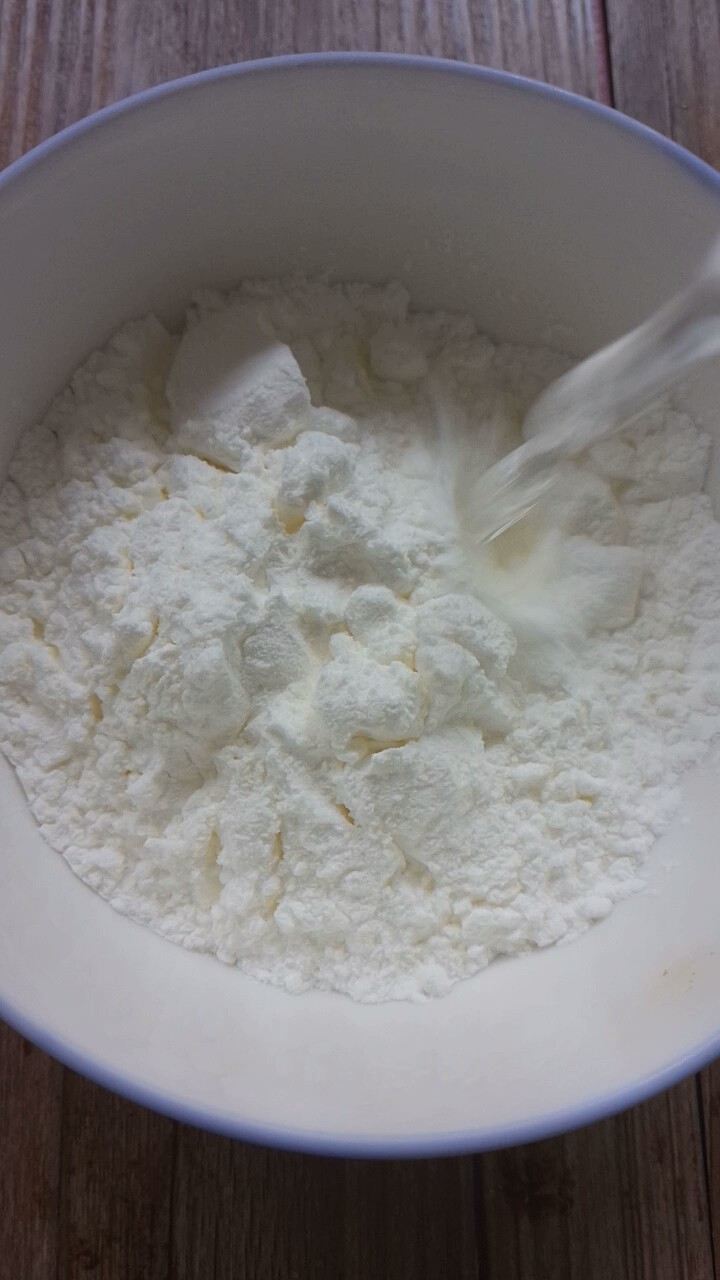 糖醋里脊,淀粉中加入等量的清水