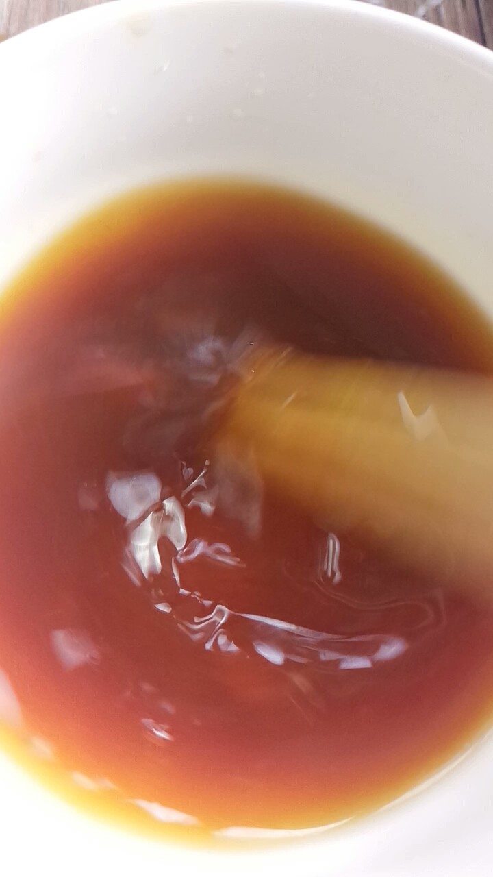 糖醋里脊,搅拌均匀备用
