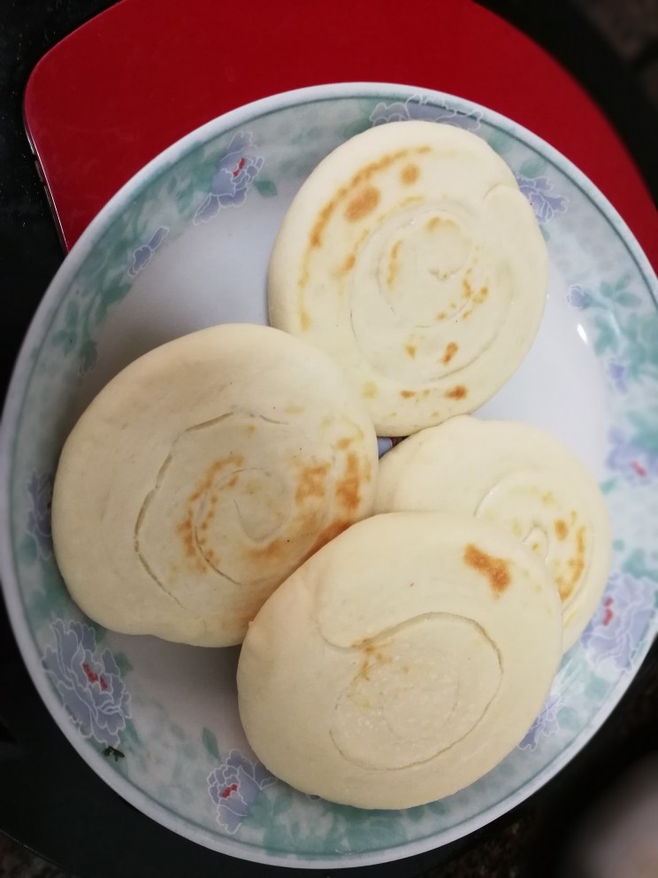 蛋夹馍+肉夹馍,烙好的馍馍,取出