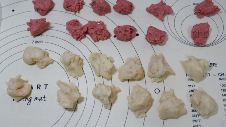 粉红的少女心,枣泥菊花酥,油皮分成12个,20g每个