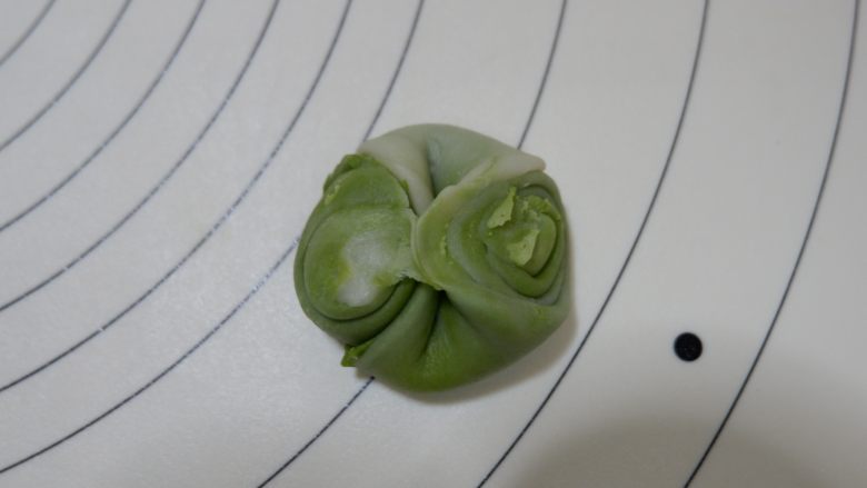 抹茶四叶酥饼,幸福四叶草,揪起两侧捏合