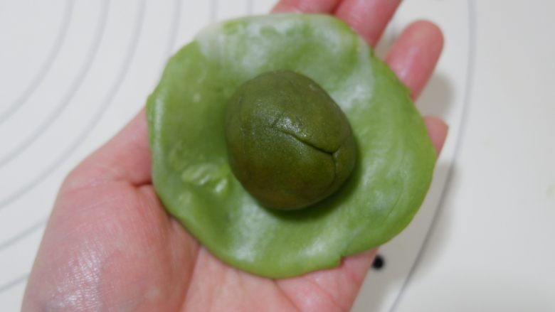 抹茶四叶酥饼,幸福四叶草,包入馅料
