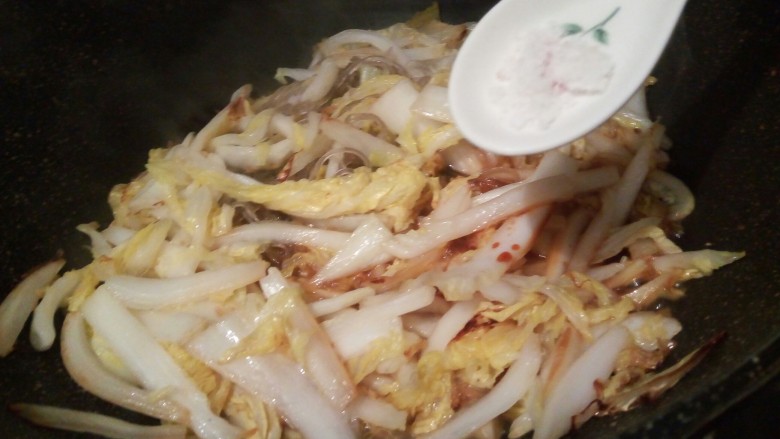 【家常菜】白菜粉丝,盐少许