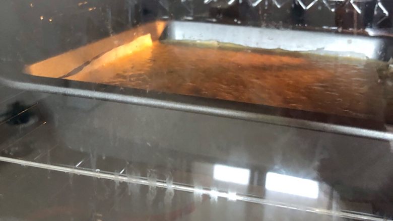 红枣糕,烤箱预热，160度上下火35分钟