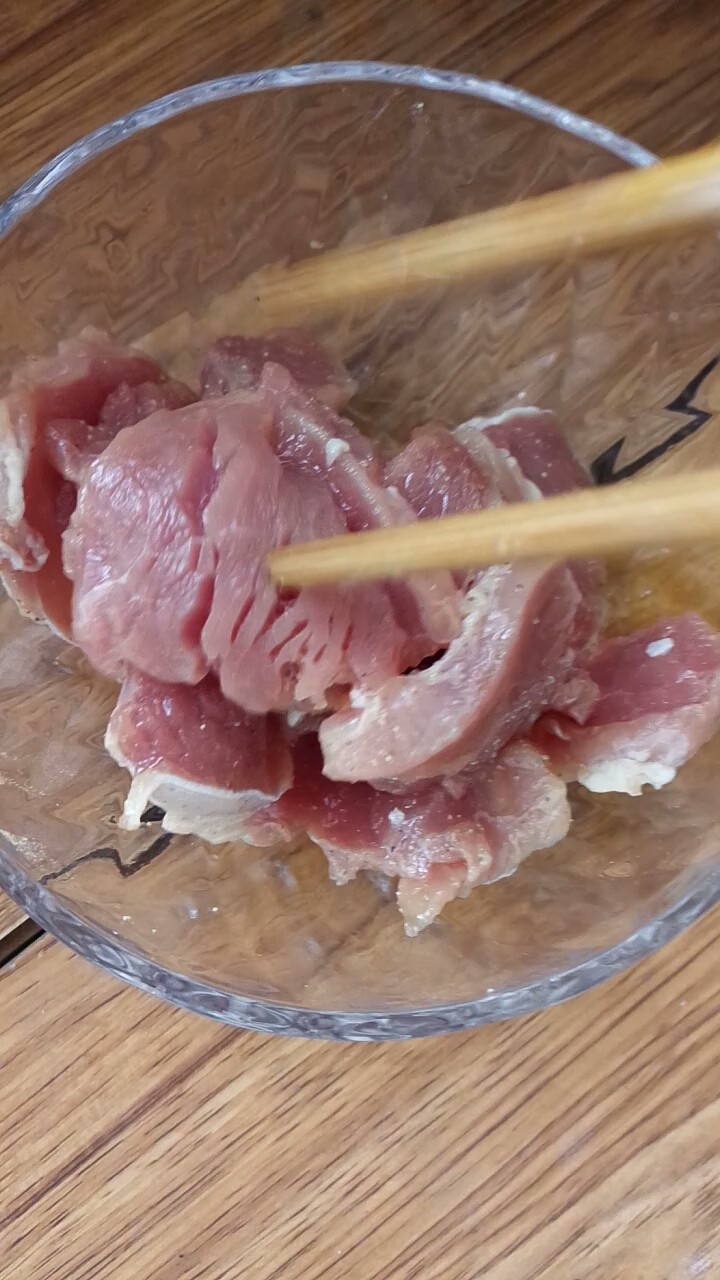 家常锅包肉,拌匀腌制半小时