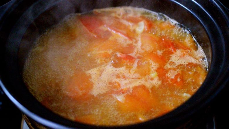 做年货-番茄咖喱鸡肉丸子(砂锅版),大火继续炖煮、直至番茄炖煮成糊状
