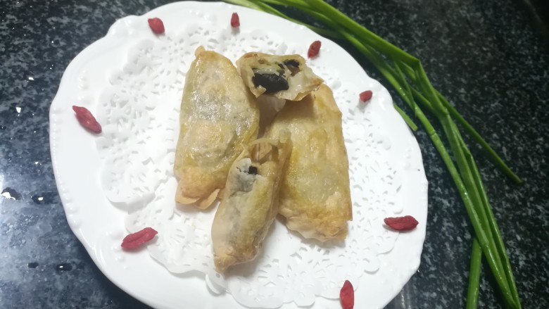 #家乡特色美食#嘎嘣脆，嘎嘣脆的烤菜饺,成品图。