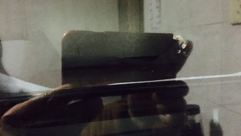 红丝绒蛋糕卷,烤箱180度预热5一10分钟，蛋糕糊送入烤箱烤20-22分钟左右