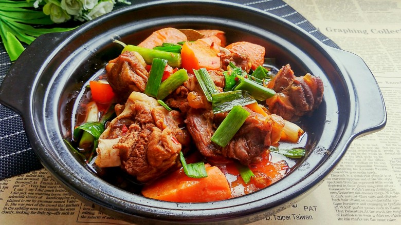 年菜 红红火火过大年&胡萝卜炖羊肉,出锅,味道好极啦!