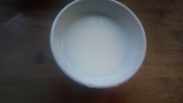麻婆豆腐(家常版),淀粉里加入水,调成水淀粉