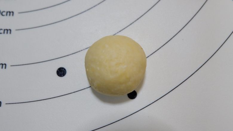 卡通熊猫烧果子(无糖无油),滚圆。