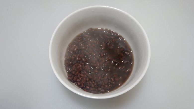 新年快乐,红豆沙年糕,取适量煮好的红豆。