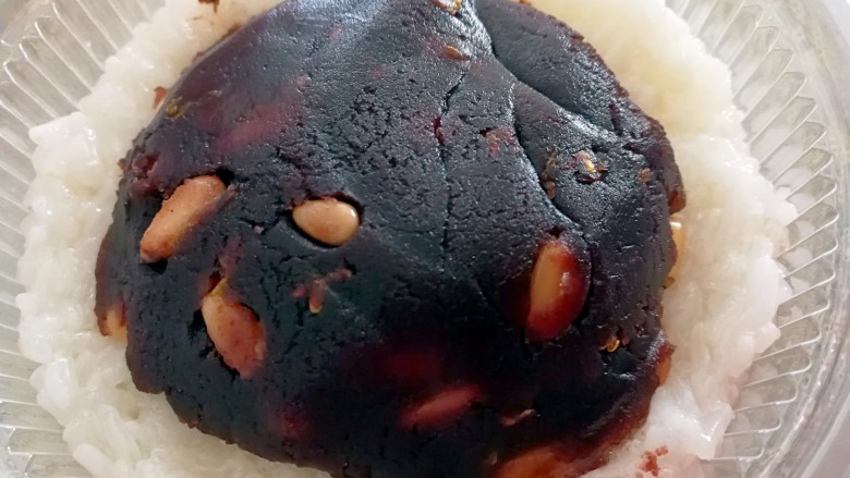 八宝饭,挖入豆沙馅(自己做任性放)