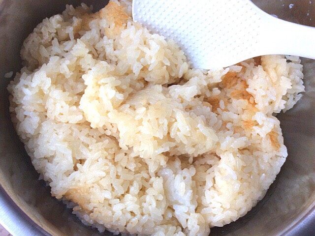 年味+蒸甜饭,蒸好后倒入容器中放凉备用