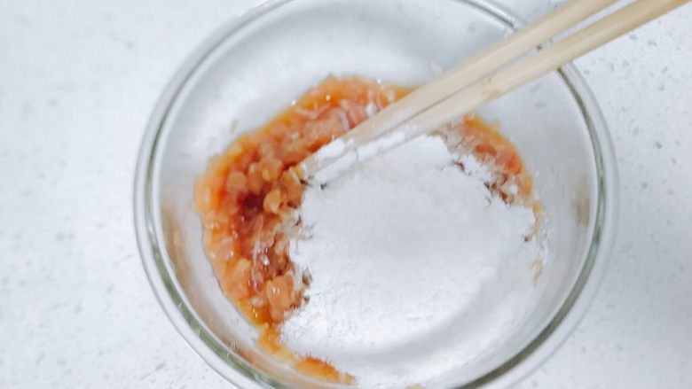 妈妈的味道-黄梅糊肉汤,生粉的量,要比正常炒菜时候裹肉片的生粉多些,搅拌。