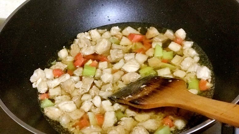 浅湘食光&宫爆鸡丁,加入配料