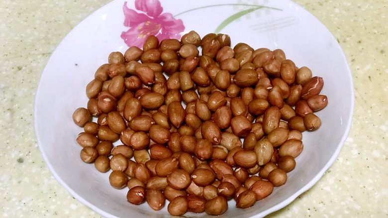 浅湘食光&宫爆鸡丁,准备生<a style='color:red;display:inline-block;' href='/shicai/ 664'>花生</a>