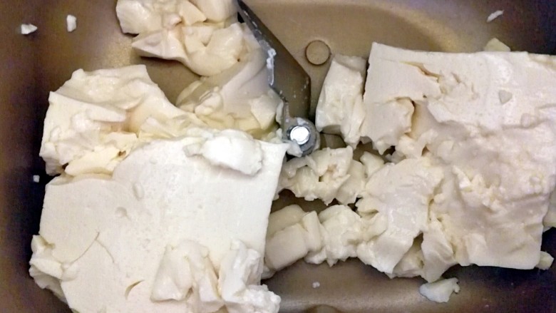 酸奶豆腐小餐包~一次发酵,豆腐称重放入面包机