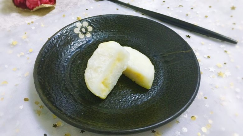 奶黄冰皮月饼,甜度刚刚好噢!