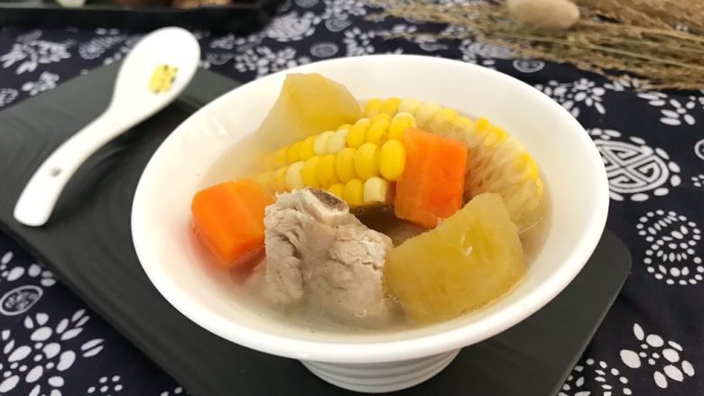 雪莲果萝卜排骨汤,口感非常清甜滋润,冬天决不可少的一道靓汤!喝完心情都美了!
