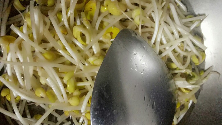 炒黄豆芽,黄豆芽焯水