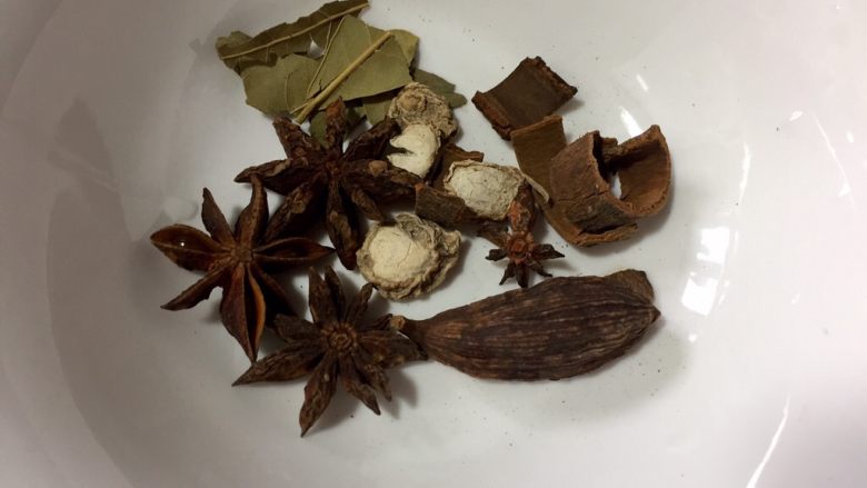 五香花生仁,准备大料,请自行添加