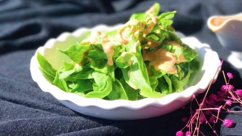 碧绿脆爽冰草沙拉,拌一拌就可以吃了!这个酱汁也太棒了……