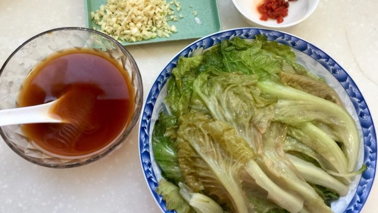 我爱蒜蓉系列➕蒜蓉蚝油生菜,食材准备好,可以开始煸蒜蓉了